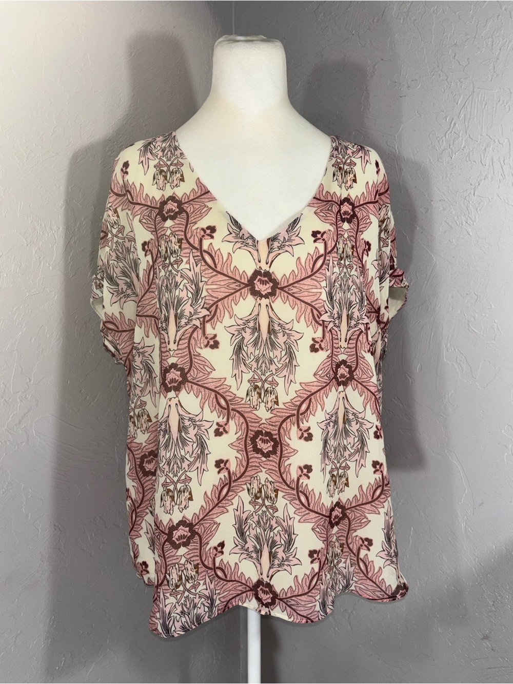 Gibson Latimer Cream Blouse with Rose-Tone Floral Print